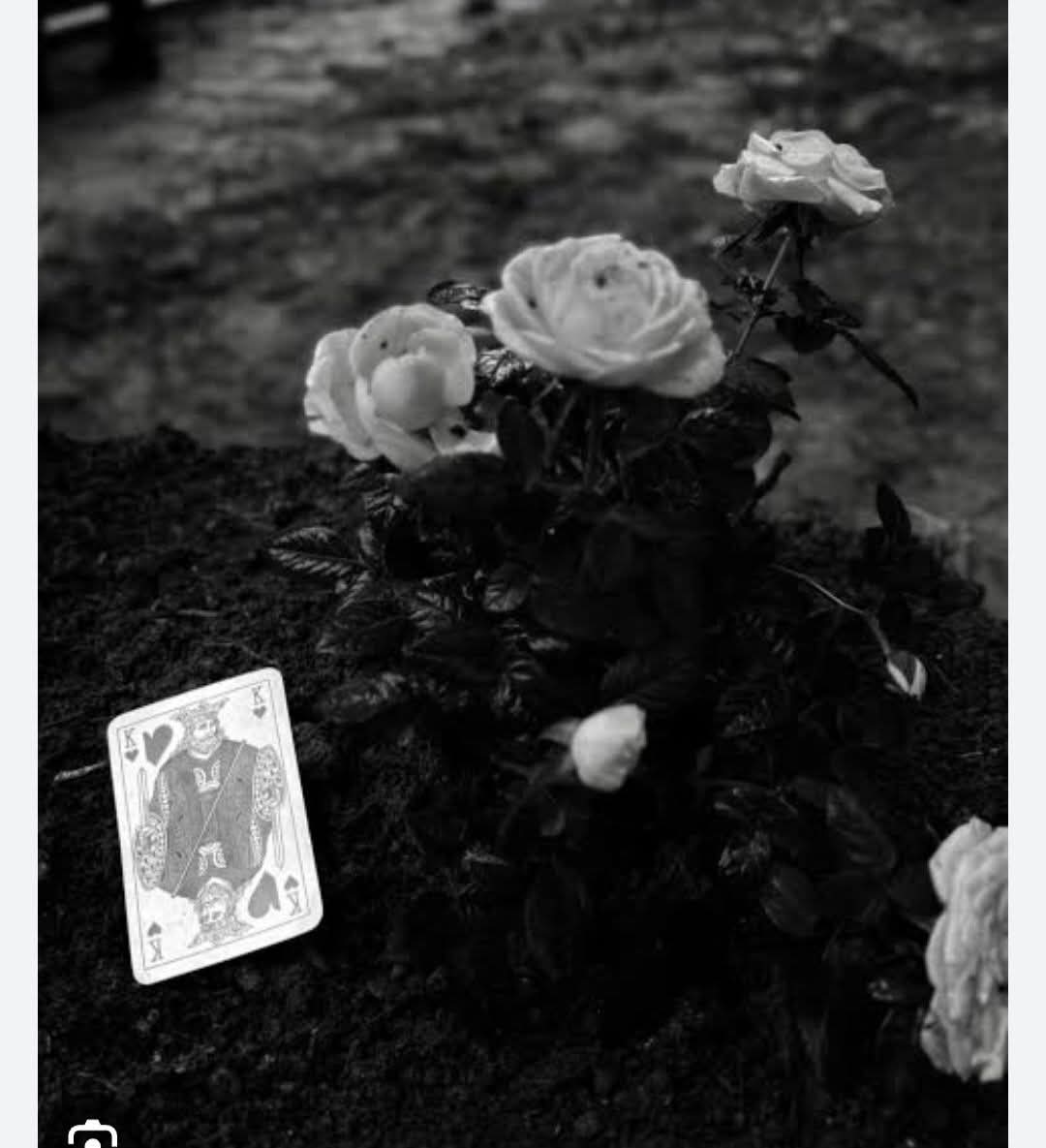 Kenan Baran'ın mezarına konulan objeler